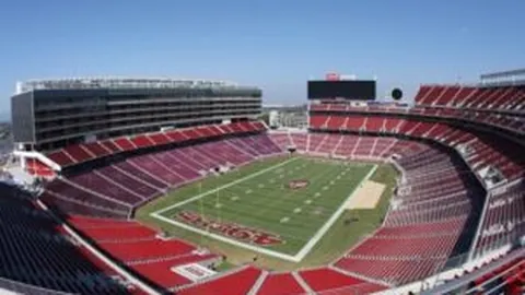 萨拉赫梅开二度助利物浦逆转热刺，球队重返英超积分榜榜首